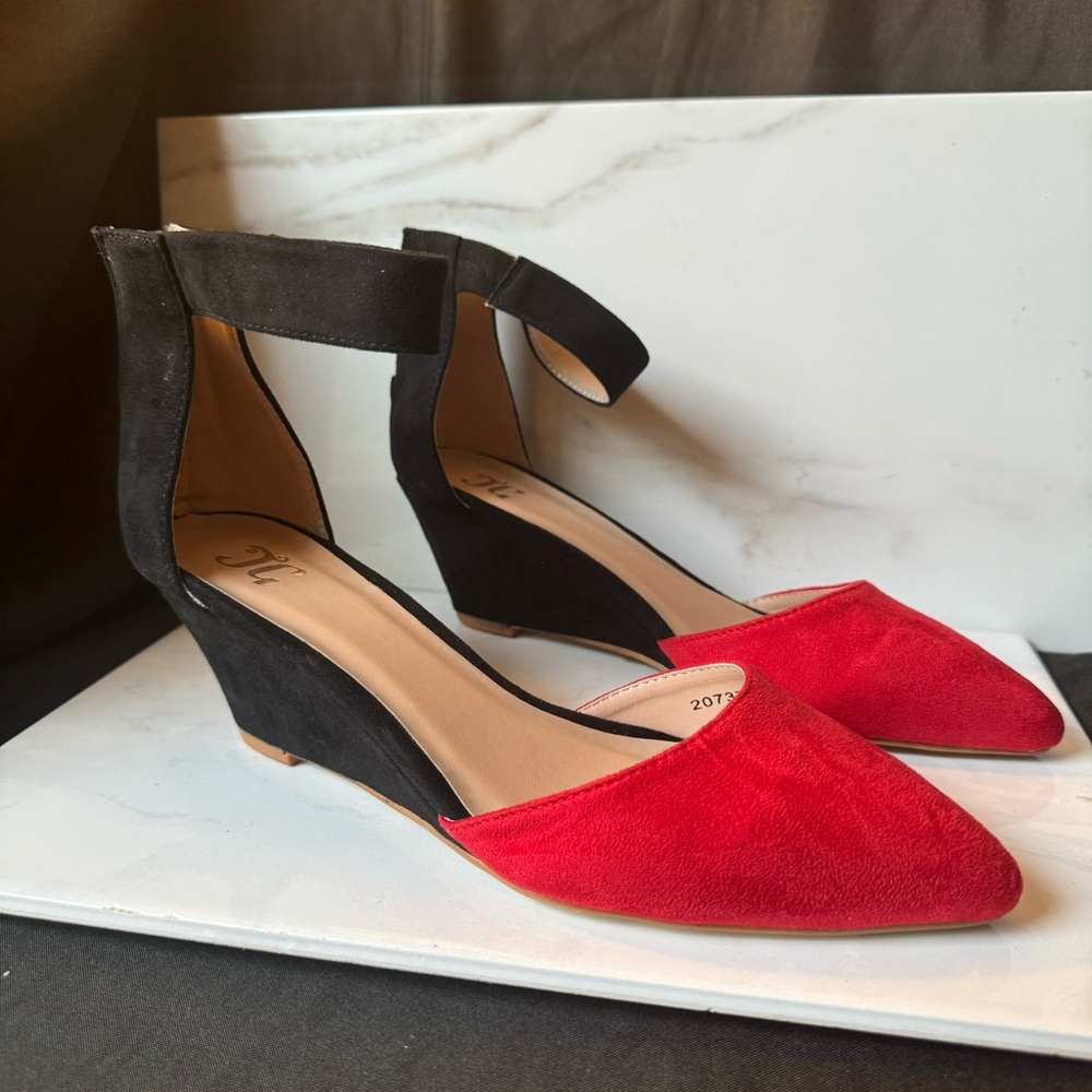 Suede journeys, Kova black red size 9 wedge pump